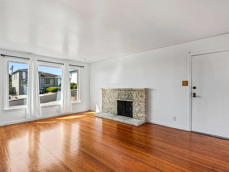 1796 Hickory Ave — Photo 5