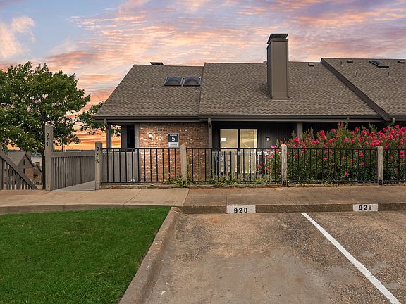 2nd image of 928 Signal Ridge Pl
