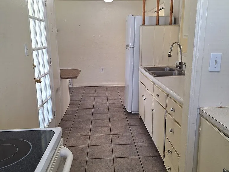 706 Mary St — Photo 6