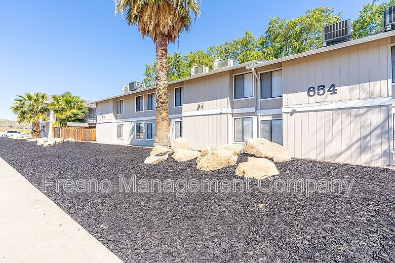 1st image of 654 Lucille Ave #105
