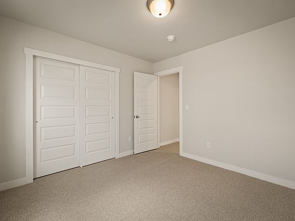5th image of 1077 W Linden Ln S #29