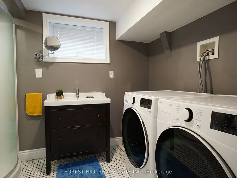 7 Twin Pauls Cres — Photo 12