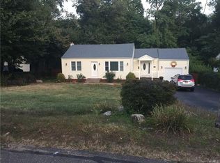 30 Eckerson Ln, Spring Valley, NY 10977