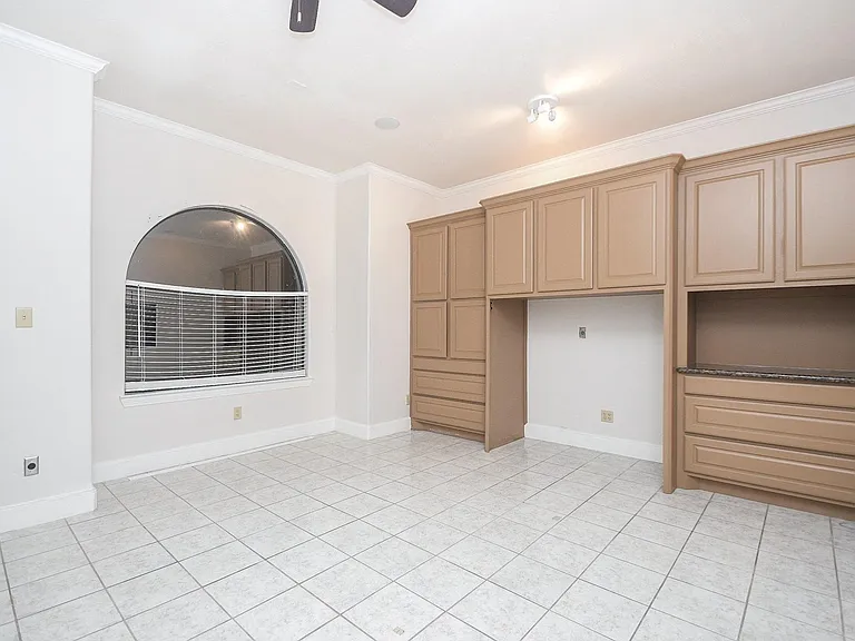 12814 Willow Centre Dr — Photo 11