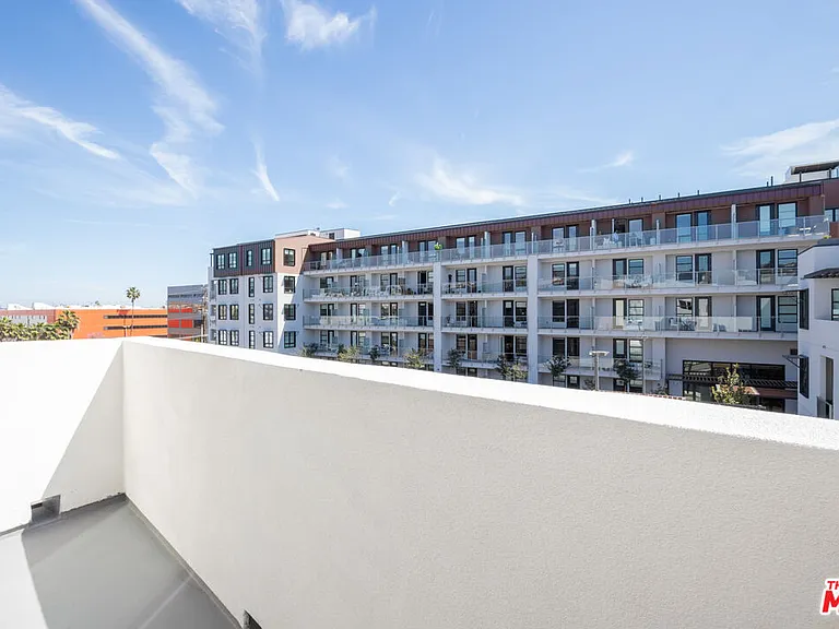 1130 N Orange Dr #301 — Photo 8