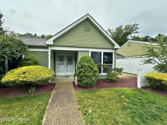 3rd image of 680B Huntington Drive