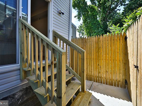 4th image of 2218 N Franklin St #1