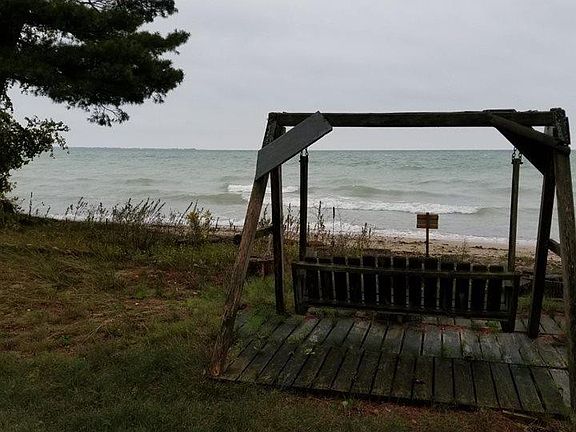 3rd image of 1103 S Bay Dr