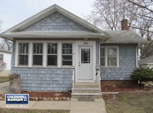 206 Sabin St, Sycamore, IL 60178