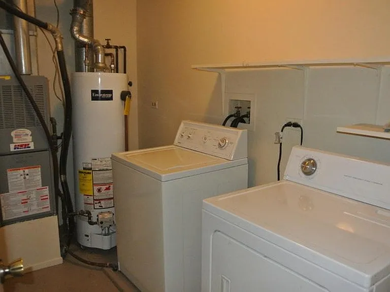 271 Middlebury Ct #D2 — Photo 2