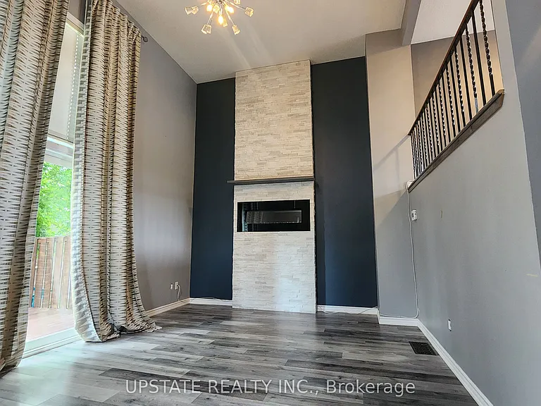 217 Kingswood Dr — Photo 1