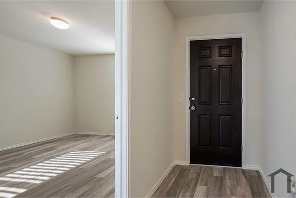 1109 Ainsley Ln — Photo 24
