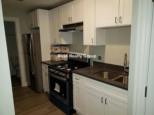 1331 W Greenleaf Ave #G-1 — Photo 2