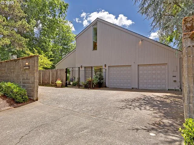 11160 SW Lynnvale Dr photo 1