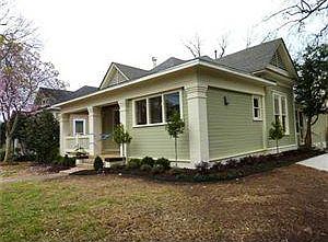 2nd image of 921 Prospect St