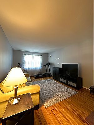 5th image of 260 Jefferson Blvd #1