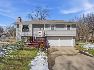 818 NE 115th St, Kansas City, MO 64155