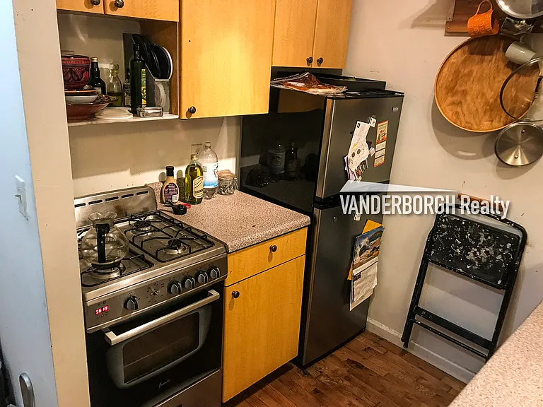 725 E 9th St #2D — Photo 9