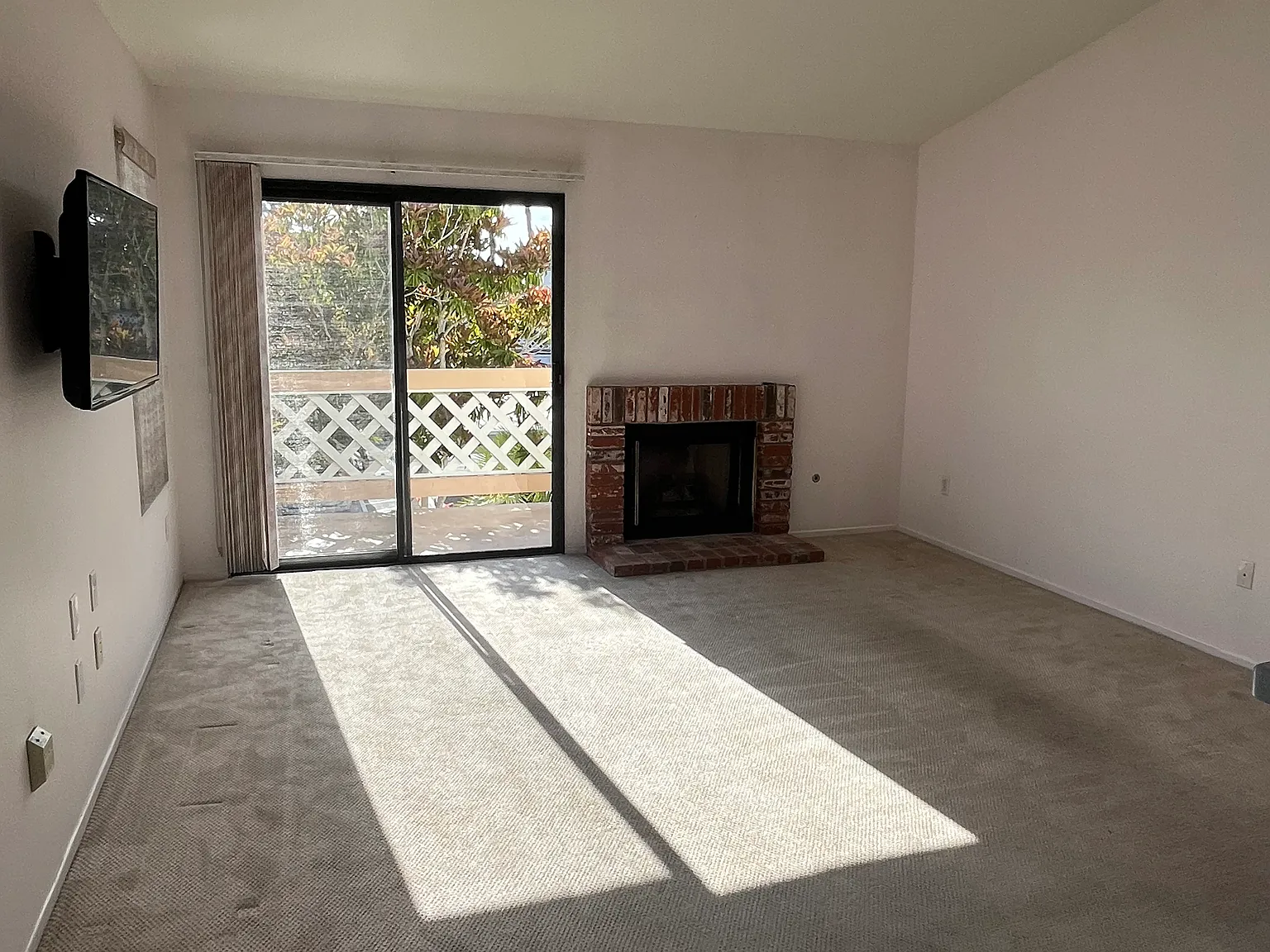 3 bed, 1127 sqft, $3,200 — Photo 2