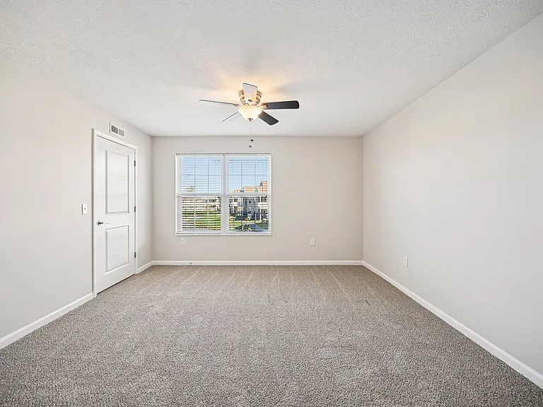 Latham Apartments — Photo 44