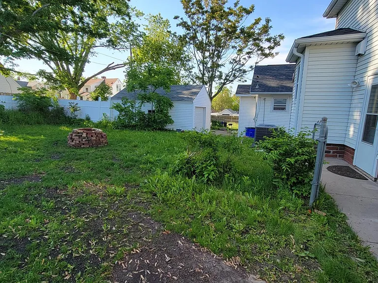 861 20th St SE — Photo 18