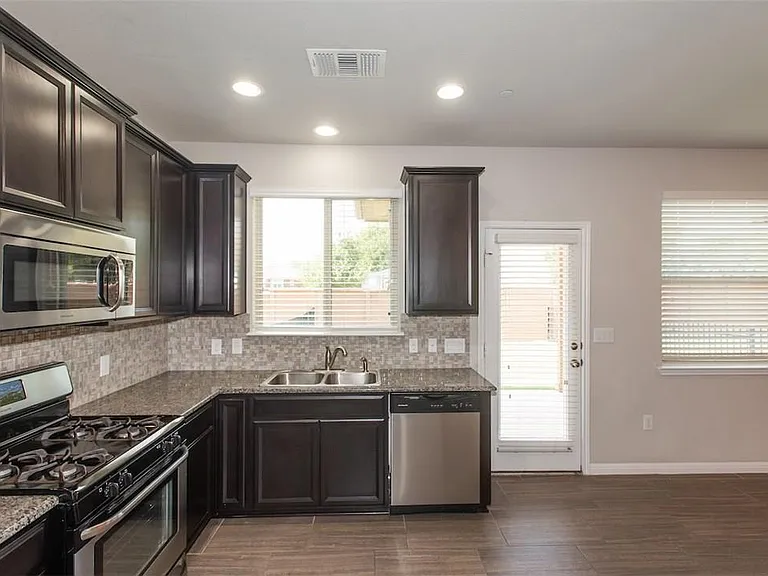 1001 Zodiac Ln #37 — Photo 13