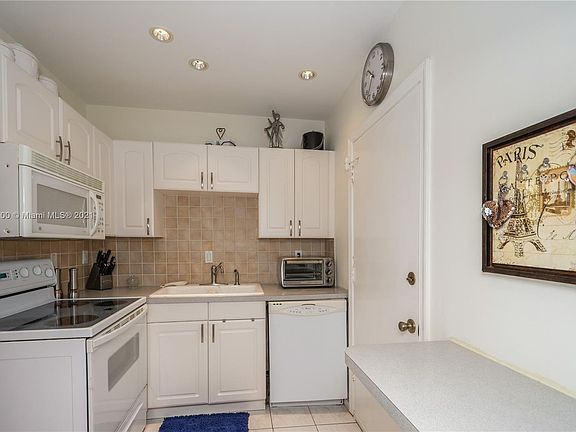 4th image of 2181 NE 67th St APT 632