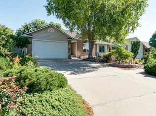 3008 Meadowood Cir, Manhattan, KS 66502