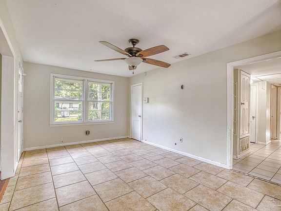 5th image of 5 Gail Dr