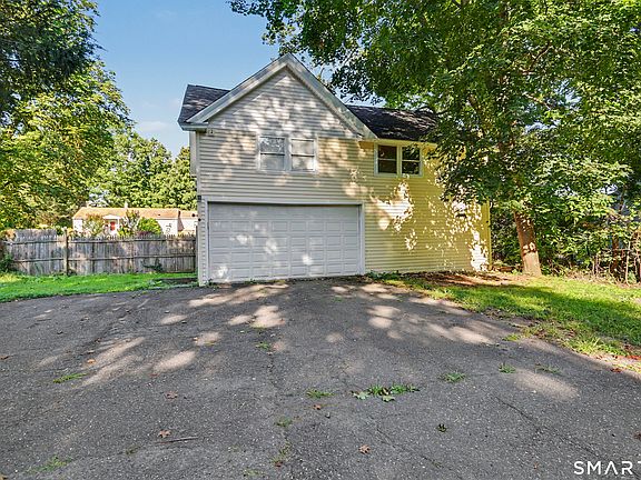 4th image of 1908 Stratfield Road