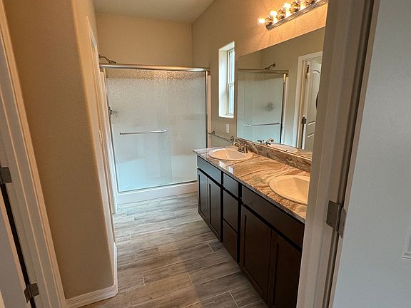 4th image of 3318 Tiffany Ave