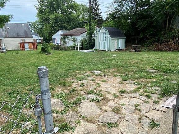 4th image of 2222 Hazelton Ave