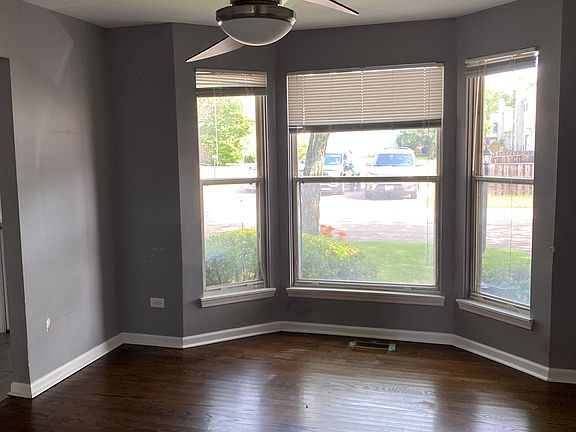 3rd image of 307 W Doral Ct