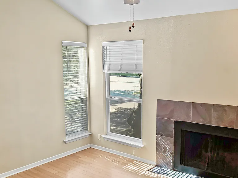 1000 W 26th St — Photo 3