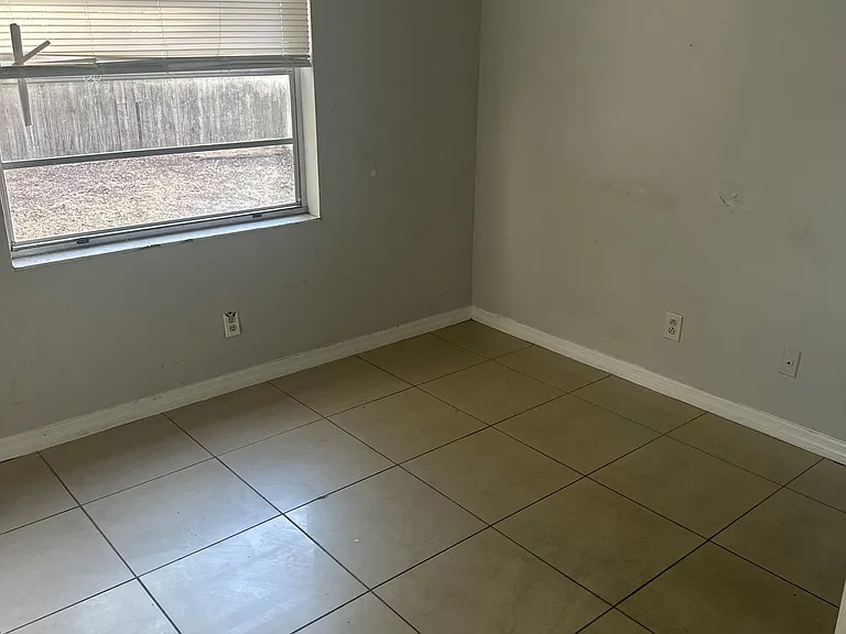 1016 Red Oak Cir — Photo 11