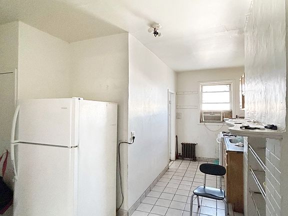 4th image of 32-19 Greenpoint Ave #3F