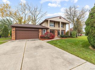 27631 Westcott Crescent Cir, Farmington Hills, MI 48334