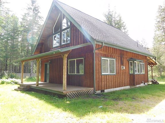 2nd image of 901 NE Toonerville Dr