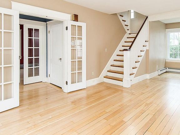 3rd image of 85 Grosvenor Ave