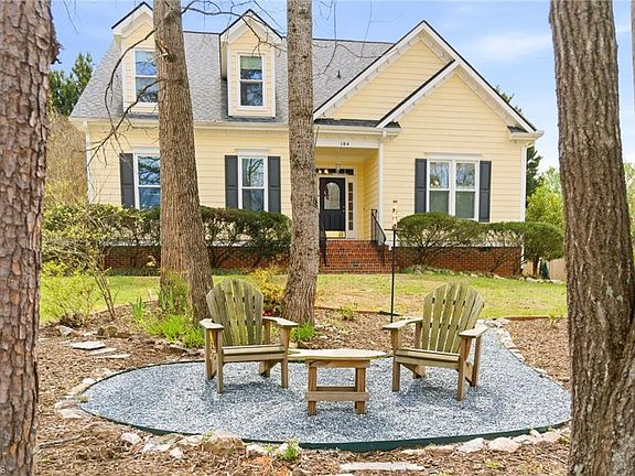 3rd image of 104 Bayhill Ct