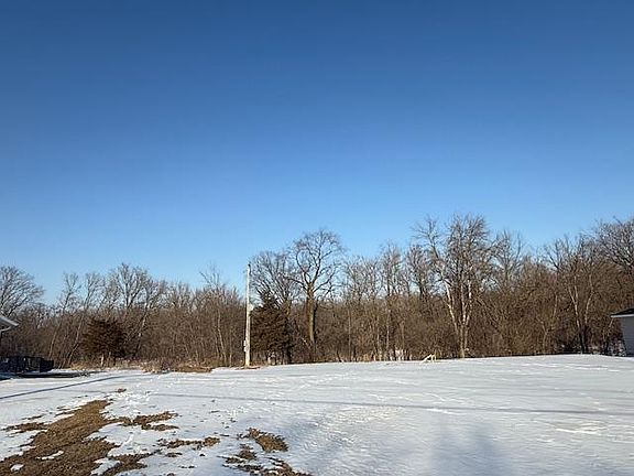 3rd image of 916 Jefferson Dr