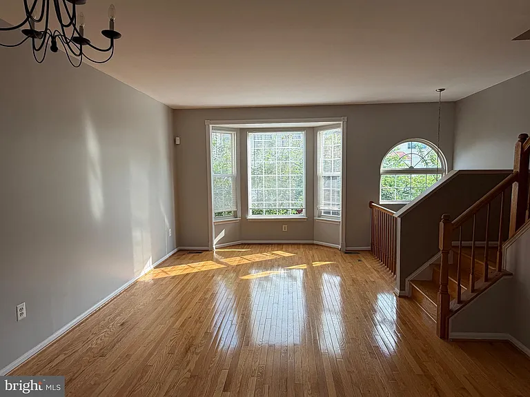 21779 Brondesbury Park Ter — Photo 8
