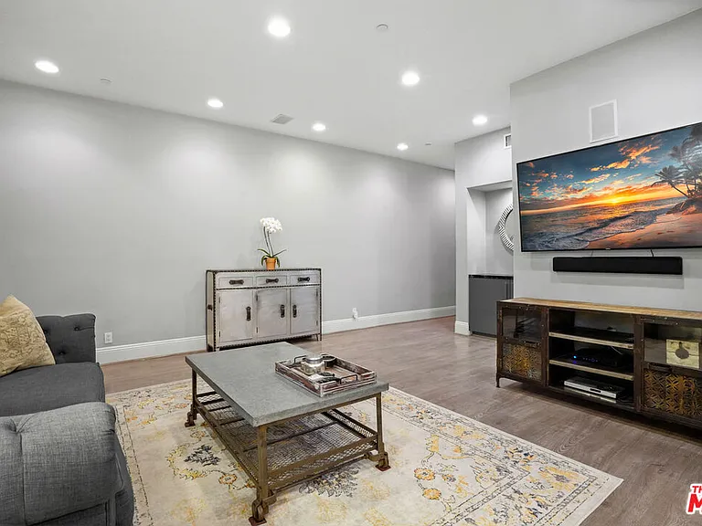 16123 Sunset Blvd #202 — Photo 9