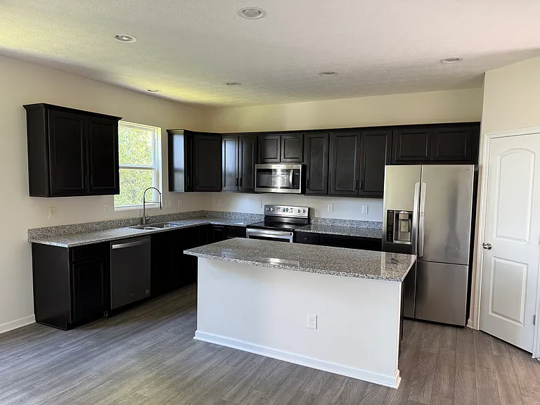 2932 Beechwood Dr — Photo 6