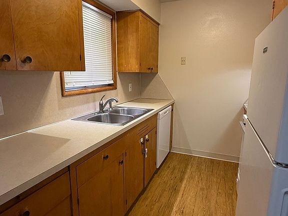5th image of 6305-6409 Kansas St #F