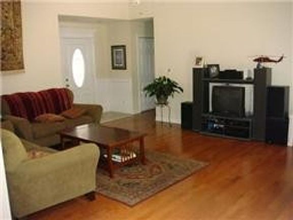 3rd image of 3128 Brook Hill Dr