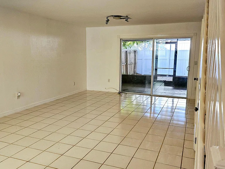 S Pines Dr — Photo 2