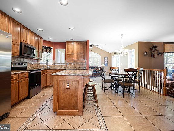 4th image of 143 Loretta Way