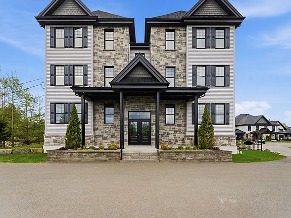2nd image of 277 Rue De Laigle #201