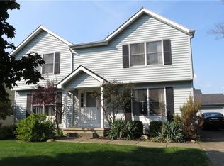 1054 Castlebar Dr, North Tonawanda, NY 14120